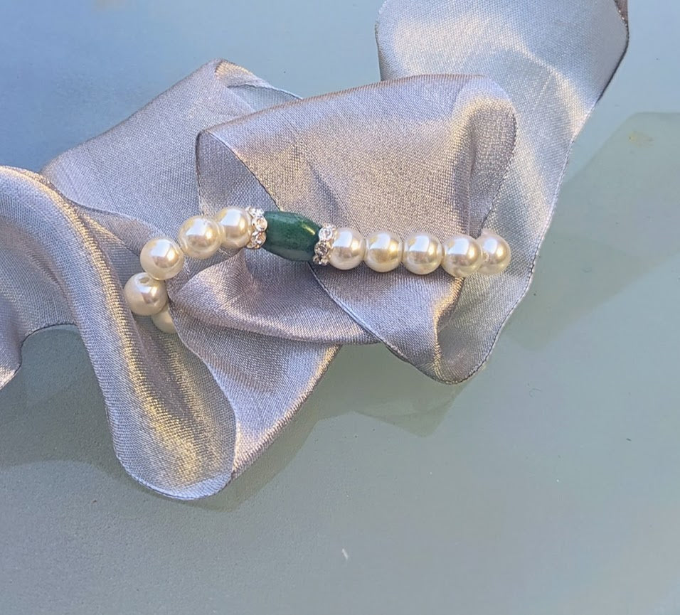 Pearl Stretch Bracelet with Jade Center