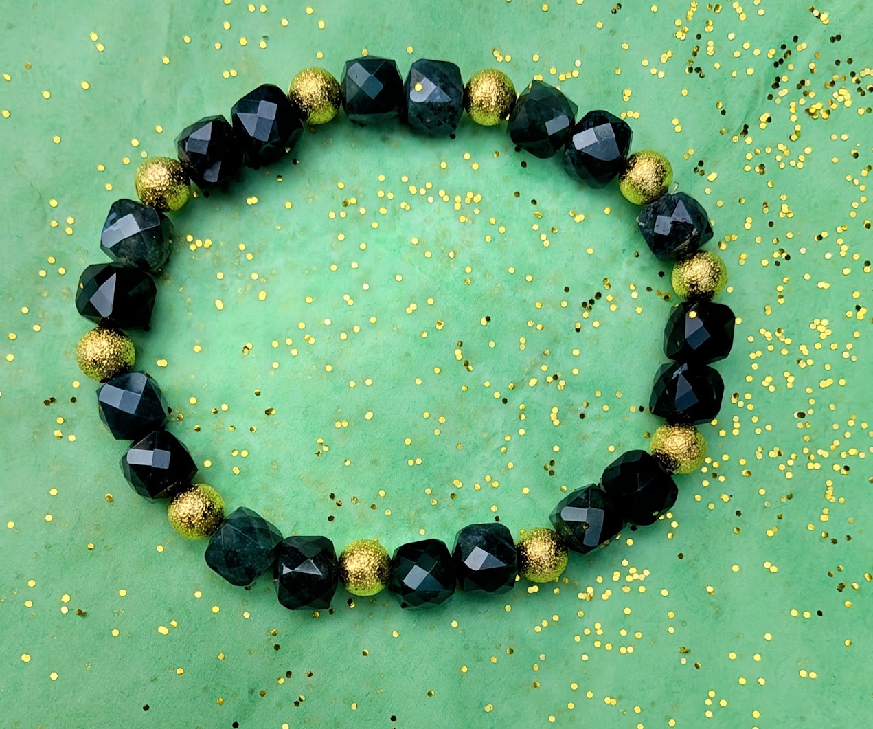 Green faceted cubed beaded bracelet trimmed in sparkling gold