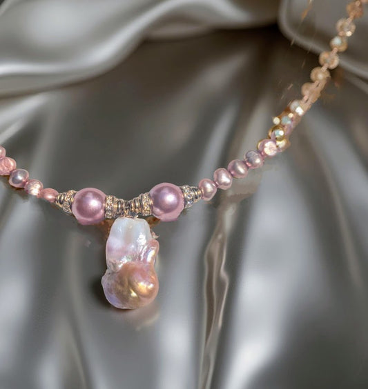 Baroque Pearl pendant necklace