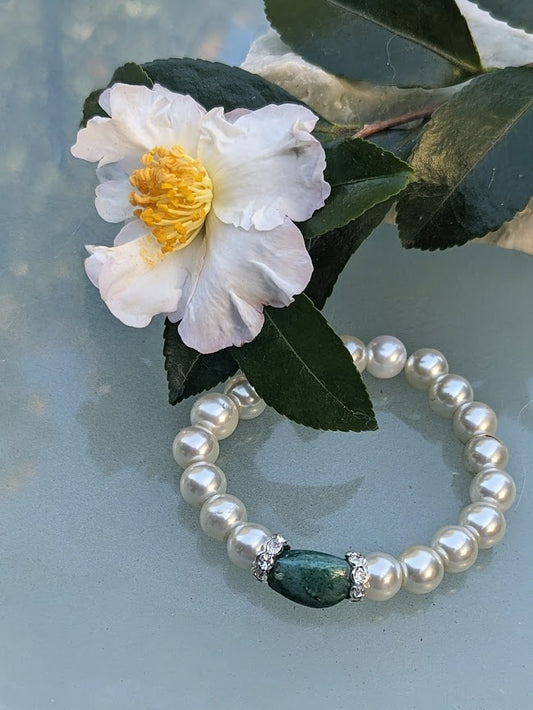 Pearl Stretch Bracelet with Jade Center